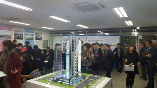 ▶ '광교 레이크뷰타워' 사전 홍보관 오픈, 북적이는 사람들(사진제공=광교 레이크뷰타워)